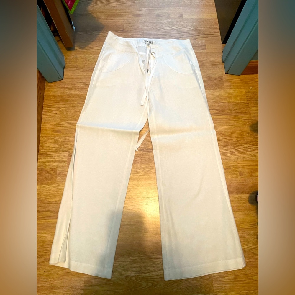 White linen pants, XOXO jeans, like new size 7/8 with pocket details.